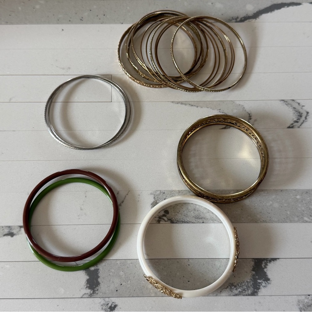 Assorted Bundle of 17 Indian Bracelets - Green, White & Brown, Gold, Silver - Picture 11 of 12